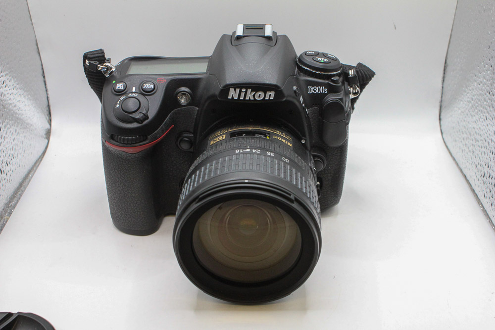 Nikon D300s with 18-70 3.5-4.5 AF-S DX G Lens. (Used)