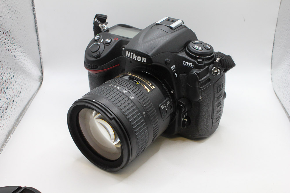 Nikon D300s with 18-70 3.5-4.5 AF-S DX G Lens. (Used)