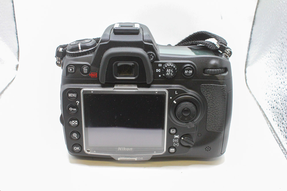 Nikon D300s with 18-70 3.5-4.5 AF-S DX G Lens. (Used)