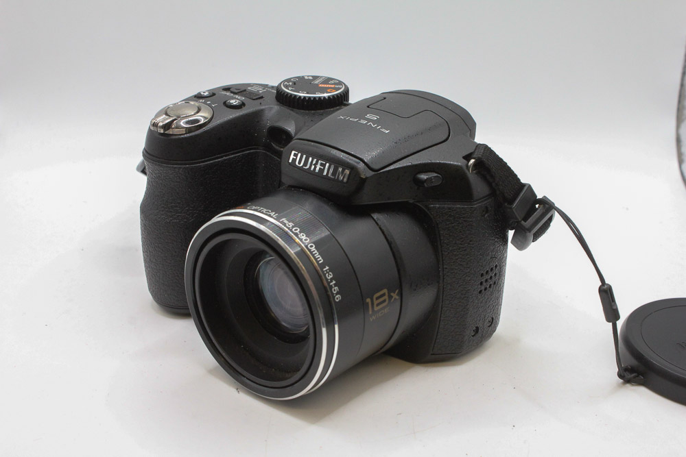 Fujifilm S2750HD Digital Bridge Camera (Used)