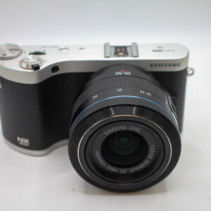 Samsung NX300 with 20-50mm lens Mirrorless Camera. (Used)