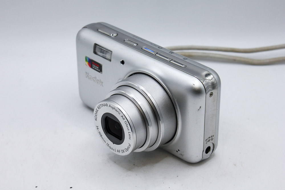 Kodak Easy Share V1003 Digital Compact Camera. (USED)